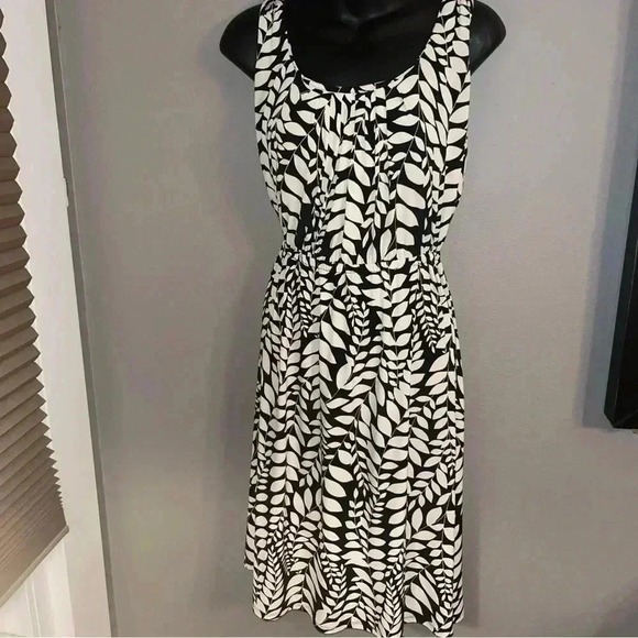 Bisou Bisou Michele Bombot Black And Cream Leaf Pattern Scoopneck Dress Size 6 - Picture 1 of 9